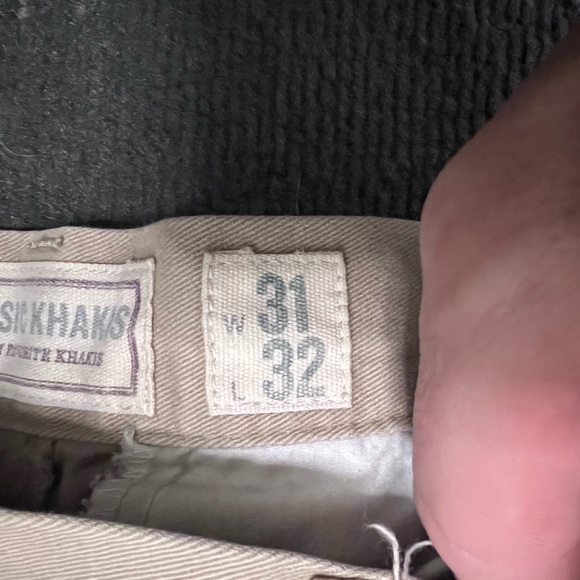 Classic Khaki Old Navy 31/32 - Picture 4 of 5